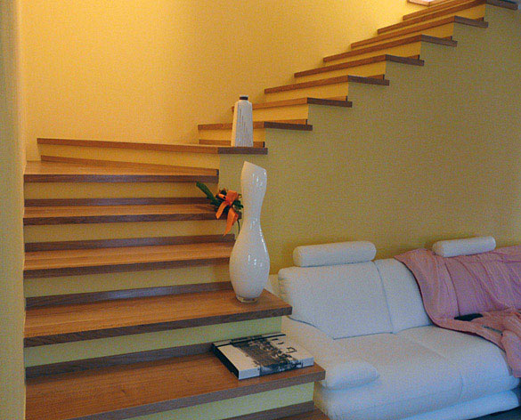 Arredi fiorelli scale in legno per interni classiche e moderne ... Scala interna moderna